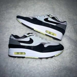 Men’s Nike air max 1 remix shoes in mint condition size 9.5